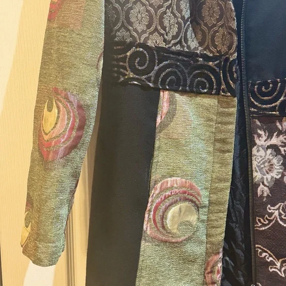 Women's Multicolor Patterned Coat - Picture 6 of 6